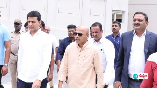 ಬೆಂಗಳೂರಿಗರಿಗೆ ಒಂದು ಖುಷಿ ಸುದ್ದಿ, ಸೆಪ್ಟೆಂಬರ್ನಲ್ಲಿ ನೂತನ ಬೌರಿಂಗ್ ಆಸ್ಪತ್ರೆ ಕಾಮಗಾರಿ ಶುರು, ಚರಕ ಆಸ್ಪತ್ರೆ ಲೋಕಾರ್ಪಣೆ ನಡೆಯಲಿದೆ ಎಂದು ಸಚಿವ ಡಾ.ಶರಣ ಪ್ರಕಾಶ್ ಪಾಟೀಲ್ ಹೇಳಿದರು. ಬೆಂಗಳೂರಿಗರಿಗೆ ಒಂದು ಖುಷಿ ಸುದ್ದಿ, ಸೆಪ್ಟೆಂಬರ್ನಲ್ಲಿ ನೂತನ ಬೌರಿಂಗ್ ಆಸ್ಪತ್ರೆ ಕಾಮಗಾರಿ ಶುರು, ಚರಕ ಆಸ್ಪತ್ರೆ ಲೋಕಾರ್ಪಣೆ ನಡೆಯಲಿದೆ ಎಂದು ಸಚಿವ ಡಾ.ಶರಣ ಪ್ರಕಾಶ್ ಪಾಟೀಲ್ ಹೇಳಿದರು.