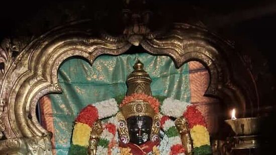 ಮೇಲುಕೋಟೆ ಶ್ರೀಚೆಲುವನಾರಾಯಣಸ್ವಾಮಿ ದೇವಾಲಯದಲ್ಲಿ ಮಹಾಲಕ್ಷ್ಮಿ ಯದುಗಿರಿನಾಯಕಿ ಅಮ್ಮನವರ ವರ್ಧಂತ್ಯುತ್ಸವ ಪ್ರಯುಕ್ತ ಕಲ್ಯಾಣನಾಯಕಿಗೆ ವಿಶೇಷ ಅಲಂಕಾರ ಮಾಡಲಾಗಿತ್ತು.
