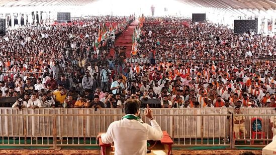 ಬಿಜೆಪಿ ಹಾಗೂ ಜೆಡಿಎಸ್‌ ಜಂಟಿಯಾಗಿ ಮೈಸೂರು ಮಹಾರಾಜ ಕಾಲೇಜು ಮೈದಾನದಲ್ಲಿ ಹಮ್ಮಿಕೊಂಡಿದ್ದ ಸಮಾವೇಶದಲ್ಲಿಸ ಏರಿದ್ದ ಜನಸ್ತೋಮ.