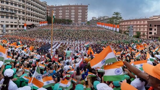 ಉಪನ್ಯಾಸಕ ರಾಜೇಶ್ ಡಿಸೋಜಾ ಕಾರ್ಯಕ್ರಮ ನಿರೂಪಿಸಿದರು. ವಿವಿಧ ಕ್ಷೇತ್ರದ ಸಾಧಕರು ಆಳ್ವಾಸ್ ಶಿಕ್ಷಣ ಪ್ರತಿಷ್ಠಾನದ ವಿವಿಧ ಶಿಕ್ಷಣ ಸಂಸ್ಥೆಗಳ ಪ್ರಾಂಶುಪಾಲರುಗಳು, ಬೋಧಕ ಹಾಗೂ ಭೋಧಕೇತರ ಸಿಬ್ಬಂದಿ ಸೇರಿದಂತೆ 15 ಸಾವಿರಕ್ಕೂ ಅಧಿಕ ಜನರು ಸಂಭ್ರಮದಲ್ಲಿ ಪಾಲ್ಗೊಂಡರು.