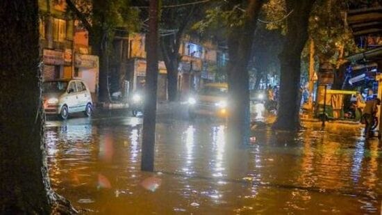 ಕೆಲವು ಭಾಗಗಳಲ್ಲಿ ಮಳೆ ಪ್ರಮಾಣ ಅಧಿಕವಾಗಿಯೇ ಇತ್ತು. ಬಾಗಲಗುಂಟೆ ಸಹಿತ ಹಲವು ಪ್ರದೇಶಗಳಲ್ಲಿ ರಸ್ತೆಯಲ್ಲಿ ನೀರು ಹರಿಯಿತು,