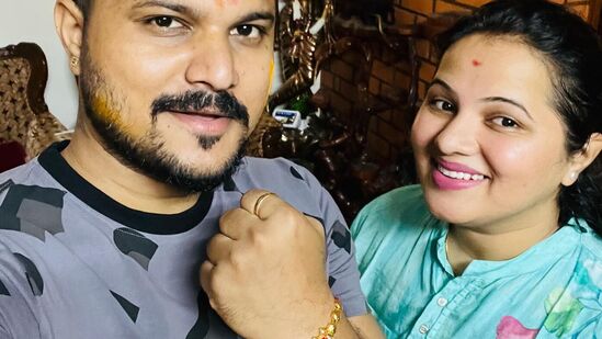 ದಾವಣಗೆರೆಯಲ್ಲಿ ನಿಶ್ಮಿತ ಒಂಕಾರ್ ಅವರು ಸಹೋದರನಿಗೆ ರಾಖಿ ಕಟ್ಟಿ ಖುಷಿ ಪಟ್ಟ ಕ್ಷಣ. <p>ದಾವಣಗೆರೆಯಲ್ಲಿ ನಿಶ್ಮಿತ ಒಂಕಾರ್ ಅವರು ಸಹೋದರನಿಗೆ ರಾಖಿ ಕಟ್ಟಿ ಖುಷಿ ಪಟ್ಟ ಕ್ಷಣ.</p>