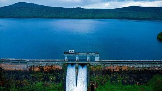 ನುಗು ನದಿಯ ಜಲಾಶಯವೇ ನುಗು ಜಲಾಶಯ. ಮೈಸೂರು ಜಿಲ್ಲೆಯ ಸರಗೂರು ತಾಲ್ಲೂಕಿನ ಈ ಜಲಾಶಯ 637 ಮೀಟರ್‌ ಉದ್ದವಿದ್ದು. ಪ್ರವಾಸಿಗರನ್ನು ಕೈ ಬೀಸಿ ಕರೆಯುತ್ತಿದೆ.