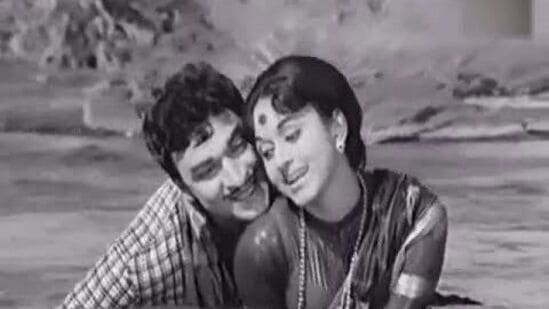 ಭಾರತಿ: ರಾಜ್ಕುಮಾರ್ ಜತೆ ನಟಿ ಭಾರತಿ ಸುಮಾರು 26 ಸಿನಿಮಾಗಳಲ್ಲಿ ಜತೆಯಾಗಿ ನಟಿಸಿದ್ದಾರೆ. ಬಂಗಾರದ ಮನುಷ್ಯ, ಗಂಗೇ ಗೌರಿ, ಮೇಯರ್ ಮುತ್ತಣ್ಣ, ಭಲೇಜೋಡಿ, ಬಿಡುಗಡೆ ಮುಂತಾದ ಸಿನಿಮಾಗಳಲ್ಲಿ ನಟಿಸಿದ್ದಾರೆ. (rajkumar bharathi movies list) ಭಾರತಿ: ರಾಜ್ಕುಮಾರ್ ಜತೆ ನಟಿ ಭಾರತಿ ಸುಮಾರು 26 ಸಿನಿಮಾಗಳಲ್ಲಿ ಜತೆಯಾಗಿ ನಟಿಸಿದ್ದಾರೆ. ಬಂಗಾರದ ಮನುಷ್ಯ, ಗಂಗೇ ಗೌರಿ, ಮೇಯರ್ ಮುತ್ತಣ್ಣ, ಭಲೇಜೋಡಿ, ಬಿಡುಗಡೆ ಮುಂತಾದ ಸಿನಿಮಾಗಳಲ್ಲಿ ನಟಿಸಿದ್ದಾರೆ. (rajkumar bharathi movies list)