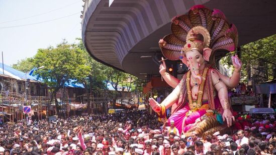 ಸಾರ್ವಜನಿಕವಾಗಿ ಗಣೇಶನನ್ನು ಕೂರಿಸುವವರು ಕೆಲ ವಿಚಾರದಲ್ಲಿ ಎಚ್ಚರಿಕೆ ವಹಿಸುವುದು ಸೂಕ್ತ.