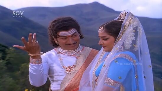 ಕೃಷ್ಣಕುಮಾರಿ 8 ಸಿನಿಮಾಗಳಲ್ಲಿ, ಮಾಧವಿ 7 ಸಿನಿಮಾಗಳಲ್ಲಿ, ಮಂಜುಳಾ 7 ಸಿನಿಮಾಗಳಲ್ಲಿ, ಜಯಮಾಲಾ 6 ಸಿನಿಮಾಗಳಲ್ಲಿ ನಟಿಸಿದ್ದಾರೆ. ಲಕ್ಷ್ಮಿ, ಕಾಂಚನಾ, ಗೀತಾ ಮತ್ತು ಸರಿತಾ 5 ಸಿನಿಮಾಗಳಲ್ಲಿ ನಟಿಸಿದ್ದಾರೆ. ನಟಿ ಜಯಪ್ರದಾ 4 ಸಿನಿಮಾಗಳಲ್ಲಿ ನಟಿಸಿದ್ದಾರೆ. ಕೃಷ್ಣಕುಮಾರಿ 8 ಸಿನಿಮಾಗಳಲ್ಲಿ, ಮಾಧವಿ 7 ಸಿನಿಮಾಗಳಲ್ಲಿ, ಮಂಜುಳಾ 7 ಸಿನಿಮಾಗಳಲ್ಲಿ, ಜಯಮಾಲಾ 6 ಸಿನಿಮಾಗಳಲ್ಲಿ ನಟಿಸಿದ್ದಾರೆ. ಲಕ್ಷ್ಮಿ, ಕಾಂಚನಾ, ಗೀತಾ ಮತ್ತು ಸರಿತಾ 5 ಸಿನಿಮಾಗಳಲ್ಲಿ ನಟಿಸಿದ್ದಾರೆ. ನಟಿ ಜಯಪ್ರದಾ 4 ಸಿನಿಮಾಗಳಲ್ಲಿ ನಟಿಸಿದ್ದಾರೆ. 