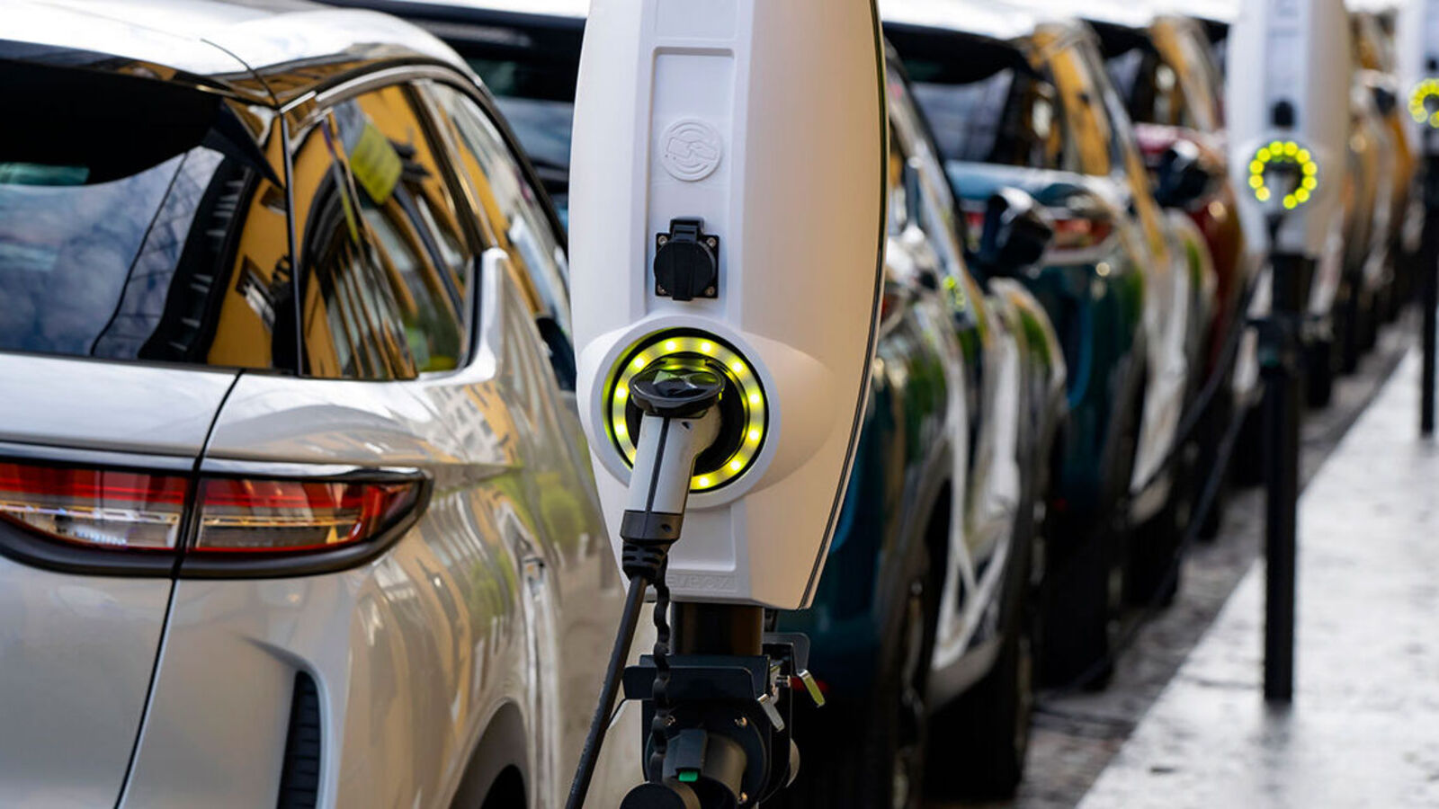 EV Clusters: ಚಿಕ್ಕಬಳ್ಳಾಪುರ, ಬಿಡದಿ, ಹುಬ್ಬಳ್ಳಿ ಧಾರವಾಡದಲ್ಲಿ ಹೊಸ ಎಲೆಕ್ಟ್ರಿಕ್‌ ವೆಹಿಕಲ್‌ ಕ್ಲಸ್ಟರ್‌, ಏನಿದರ ವಿಶೇಷ