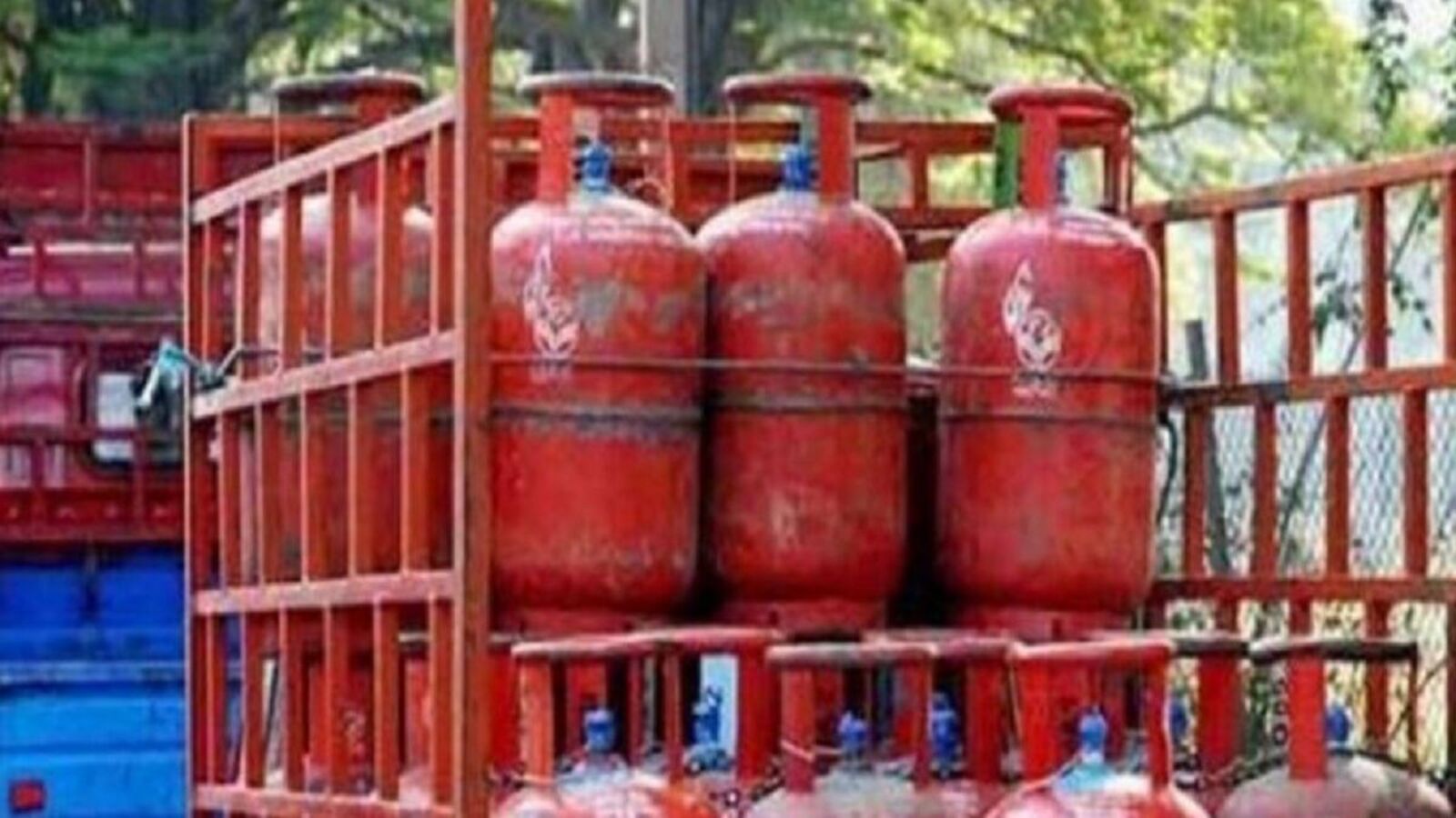 Cylinder Rate: ಮತ್ತೆ ಸಿಲೆಂಡರ್‌ ದರ ದುಬಾರಿ, ವಾಣಿಜ್ಯ ಬಳಕೆ ಸಿಲೆಂಡರ್‌ ಹೆಚ್ಚಳ, ಗೃಹ ಬಳಕೆ ದರದಲ್ಲಿ ಯಥಾಸ್ಥಿತಿ