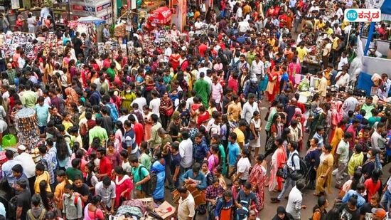 ಹಬ್ಬದ ಖರೀದಿಗೆ ರಸ್ತೆಗಿಳಿದ ಜನ; ಬೆಂಗಳೂರು ನಗರದ ಹಲವು ಬಡಾವಣೆಗಳಲ್ಲಿ ಸಂಚಾರ ದಟ್ಟಣೆ