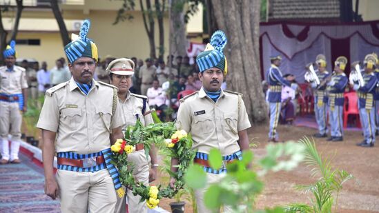 ವೀರಪ್ಪನ್‌ ಹಾವಳಿಯಿದ್ದ ಚಾಮರಾಜನಗರ ಜಿಲ್ಲೆಯಲ್ಲೂ ಹಲವರು ಹುತಾತ್ಮರಾಗಿದ್ದು, ಚಾಮರಾಜನಗರ ಎಸ್ಪಿ ಬಿ.ಟಿ.ಕವಿತಾ ಅವರು ಹುತಾತ್ಮರಿಗೆ ಗೌರವ ನಮನ ಸಲ್ಲಿಸಿದರು.