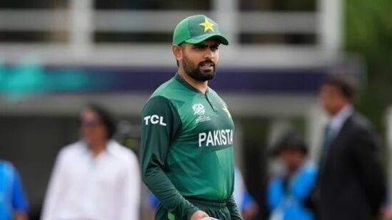 2019ರಲ್ಲಿ ಅದ್ಭುತ​​ ಬ್ಯಾಟಿಂಗ್ ಪ್ರದರ್ಶನ ನೀಡಿದ್ದರಿಂದ ಅವರಿಗೆ ನಾಯಕತ್ವ ನೀಡಲಾಗಿತ್ತು. ಈಗ ಅವರು ತಮ್ಮ ಆಟದ ಮೇಲೆ ಗಮನ ಹರಿಸಬೇಕಾಗಿದೆ. ಹೀಗಾಗಿ ಫಾರ್ಮ್ ಮರಳಿ ಪಡೆಯಲು ನಾಯಕತ್ವದ ಜವಾಬ್ದಾರಿಯಿಂದ ಕೆಳಗಿಳಿಯಬೇಕು ಎಂದು ಸಲಹೆ ನೀಡಿದ್ದಾರೆ.