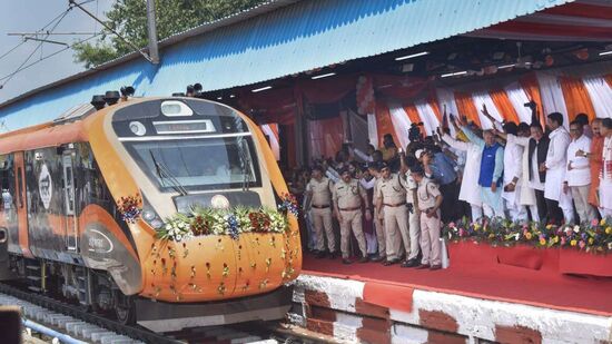 ಪುಣೆ ಹುಬ್ಬಳ್ಳಿ ವಂದೇ ಭಾರತ್‌ ರೈಲಿಗೆ ಚಾಲನೆ ದೊರಕಿದ್ದರೂ ಸೋಮವಾರ