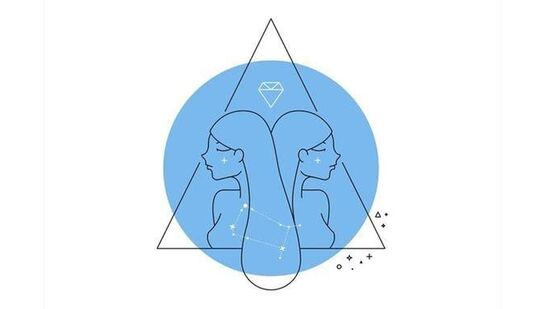 ಮಿಥುನ ರಾಶಿ: ಮನೆಯಲ್ಲಿ ಶಾಂತಿಯನ್ನು ಕಾಪಾಡಿಕೊಳ್ಳುವುದು ಕಷ್ಟ, ದೊಡ್ಡ ಸವಾಲು ಅನಿಸುತ್ತೆ. ಸರ್ಕಾರಿ ಉದ್ಯೋಗ ಮಾಡುವವರಿಗೆ ಬಡ್ತಿ ಸಿಗುವ ಸಾಧ್ಯತೆ ಇದೆ. ಸಂಗಾತಿಯೊಂದಿಗೆ ಪ್ರವಾಸಕ್ಕೆ ಹೋಗಬಹುದು. ಕೆಲವರಿಗೆ ಉತ್ತಮ ವೃತ್ತಿ ಅವಕಾಶಗಳು ಇರುತ್ತವೆ. ವಿದ್ಯಾರ್ಥಿಗಳು ತಮ್ಮ ಯೋಜನೆಯ ಪ್ರಕಾರ ಮುಂದುವರಿಯಲು ಸಾಧ್ಯವಾಗುತ್ತದೆ. ಆರೋಗ್ಯಕರ ಆಹಾರವನ್ನು ಸೇವಿಸುವುದು ಮತ್ತು ಸಕ್ರಿಯವಾಗಿರುವುದು ಉತ್ತಮ ಆರೋಗ್ಯಕ್ಕಾಗಿ ನಿಮ್ಮ ಮಂತ್ರವಾಗಿರುತ್ತದೆ.