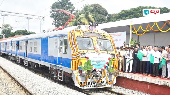 ತುಮಕೂರು-ಯಶವಂತಪುರ ಮೆಮು ರೈಲಿಗೆ ಸಚಿವ ವಿ ಸೋಮಣ್ಣ ಚಾಲ