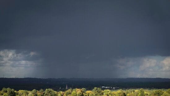 Rain in Karnataka: ಬೆಂಗಳೂರು ಎಚ್​​ಎಎಲ್ ವಿಮಾನ ನಿಲ್ದಾಣದ ವೀಕ್ಷಣಾಲಯ ಮತ್ತು ದೇವನಹಳ್ಳಿಯಲ್ಲಿ 7 ಸೆಂಟಿ ಮೀಟರ್ ಮಳೆಯಾಗಿದ್ದು, ಸೆಪ್ಟೆಂಬರ್​ 29ರಂದು ಸುರಿದ ಗರಿಷ್ಠ ಮಳೆ ಇದಾಗಿದೆ. ಚಾಮನಗರದ ಎಂಎ ಹಿಲ್ಸ್, ಮಂಡ್ಯದ ನಾಗಮಂಗಲ, ಬೆಂಗಳೂರಿನ ಹಲವು ಪ್ರದೇಶಗಳು, ಚಿಕ್ಕಬಳ್ಳಾಪುರ, ಕೊಳ್ಳೇಗಾಲ, ಗುಬ್ಬಿ, ಗುಂಡ್ಲುಪೇಟೆ, ಬಂಡೀಪುರ, ಬೇಗೂರು ಸೇರಿದಂತೆ ಹಲವು ಸ್ಥಳಗಳಲ್ಲಿ ಉತ್ತಮ ಮಳೆಯಾಗಿದೆ.