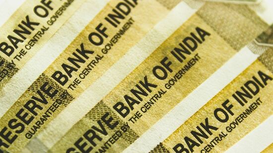 ಸ್ಟೇಟ್ ಬ್ಯಾಂಕ್ ಆಫ್ ಇಂಡಿಯಾ (ಎಸ್ಬಿಐ) ಗ್ಯಾಜೆಟ್ಗಳು, ಫ್ಯಾಷನ್, ಎಲೆಕ್ಟ್ರಾನಿಕ್ ವಸ್ತುಗಳು, ಜೀವನಶೈಲಿ, ಆಭರಣಗಳು, ಪ್ರಯಾಣ ಮತ್ತು ಹೆಚ್ಚಿನವುಗಳ ಮೇಲೆ ರಿಯಾಯಿತಿಗಳು ಮತ್ತು ಕ್ಯಾಶ್ಬ್ಯಾಕ್ ನೀಡುತ್ತಿದೆ. ಆಪಲ್ ಉತ್ಪನ್ನಗಳ ಮೇಲೆ 10,000 ರೂಪಾಯಿವರೆಗೆ ತತ್ಕ್ಷಣದ ರಿಯಾಯಿತಿಯನ್ನು ನೀಡುತ್ತಿದೆ, ಸ್ಟೇಟ್ ಬ್ಯಾಂಕ್ ಆಫ್ ಇಂಡಿಯಾ (ಎಸ್ಬಿಐ) ಗ್ಯಾಜೆಟ್ಗಳು, ಫ್ಯಾಷನ್, ಎಲೆಕ್ಟ್ರಾನಿಕ್ ವಸ್ತುಗಳು, ಜೀವನಶೈಲಿ, ಆಭರಣಗಳು, ಪ್ರಯಾಣ ಮತ್ತು ಹೆಚ್ಚಿನವುಗಳ ಮೇಲೆ ರಿಯಾಯಿತಿಗಳು ಮತ್ತು ಕ್ಯಾಶ್ಬ್ಯಾಕ್ ನೀಡುತ್ತಿದೆ. ಆಪಲ್ ಉತ್ಪನ್ನಗಳ ಮೇಲೆ 10,000 ರೂಪಾಯಿವರೆಗೆ ತತ್ಕ್ಷಣದ ರಿಯಾಯಿತಿಯನ್ನು ನೀಡುತ್ತಿದೆ, 