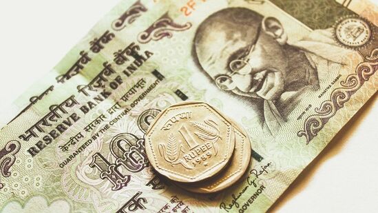 ಆಕ್ಸಿಸ್ ಬ್ಯಾಂಕ್ನ ಹಬ್ಬದ ಋತುವಿನ ಪ್ರಚಾರವು ಶಾಪಿಂಗ್, ಎಲೆಕ್ಟ್ರಾನಿಕ್ಸ್, ಐಷಾರಾಮಿ ಜೀವನಶೈಲಿ, ಊಟ ಮತ್ತು ದಿನಸಿ ಸೇರಿ ವಿವಿಧ ವರ್ಗಗಳ ಮೇಲೆ ಶೇಕಡ 25 ರಷ್ಟು ರಿಯಾಯಿತಿ ಪ್ರಕಟಿಸಿದೆ. ಆಕರ್ಷಕ ಇಎಂಐ ಯೋಜನೆಗಳ ಜೊತೆಗೆ ಕ್ಲಿಯರ್ ಟ್ರಿಪ್, ಮೇಕ್ ಮೈ ಟ್ರಿಪ್ ಮುಂತಾದ ಪಾಲುದಾರ ಆಪ್ಗಳ ಮೂಲಕ ಪ್ರಯಾಣ ಬುಕಿಂಗ್ನಲ್ಲಿ ತತ್ಕ್ಷಣದ ಉಳಿತಾಯವನ್ನೂ ಪಡೆಯಬಹುದು. ಆಕ್ಸಿಸ್ ಬ್ಯಾಂಕ್ನ ಹಬ್ಬದ ಋತುವಿನ ಪ್ರಚಾರವು ಶಾಪಿಂಗ್, ಎಲೆಕ್ಟ್ರಾನಿಕ್ಸ್, ಐಷಾರಾಮಿ ಜೀವನಶೈಲಿ, ಊಟ ಮತ್ತು ದಿನಸಿ ಸೇರಿ ವಿವಿಧ ವರ್ಗಗಳ ಮೇಲೆ ಶೇಕಡ 25 ರಷ್ಟು ರಿಯಾಯಿತಿ ಪ್ರಕಟಿಸಿದೆ. ಆಕರ್ಷಕ ಇಎಂಐ ಯೋಜನೆಗಳ ಜೊತೆಗೆ ಕ್ಲಿಯರ್ ಟ್ರಿಪ್, ಮೇಕ್ ಮೈ ಟ್ರಿಪ್ ಮುಂತಾದ ಪಾಲುದಾರ ಆಪ್ಗಳ ಮೂಲಕ ಪ್ರಯಾಣ ಬುಕಿಂಗ್ನಲ್ಲಿ ತತ್ಕ್ಷಣದ ಉಳಿತಾಯವನ್ನೂ ಪಡೆಯಬಹುದು.