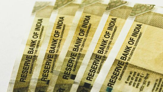 ಗ್ರಾಹಕರು ಯಾತ್ರಾ, ಕ್ಲಿಯರ್ಟ್ರಿಪ್ ಮತ್ತು ಅದಾನಿ ಒನ್ನಂತಹ ಪಾಲುದಾರರ ಮೂಲಕ ಪ್ರಯಾಣ ಬುಕಿಂಗ್ಗಳ ಜೊತೆಗೆ ಇಂಡಿಗೋ, ಅಜಿಯೊ ಮತ್ತು ಕ್ರೋಮಾದಂತಹ ಜನಪ್ರಿಯ ಬ್ರ್ಯಾಂಡ್ಗಳ ಮೇಲೆ ರಿಯಾಯಿತಿಗಳನ್ನು ಆನಂದಿಸಬಹುದು. ಜೊಮ್ಯಾಟೊ, ಸ್ವಿಗ್ಗಿ ಸಹ ಫೆಡರಲ್ ಬ್ಯಾಂಕ್ ಕಾರ್ಡ್ ಬಳಕೆದಾರರಿಗೆ ನಿರ್ದಿಷ್ಟ ಮೊತ್ತದ ಮೇಲಿನ ಆರ್ಡರ್ಗಳ ಮೇಲೆ ರಿಯಾಯಿತಿ ನೀಡುತ್ತಿವೆ. ಗ್ರಾಹಕರು ಯಾತ್ರಾ, ಕ್ಲಿಯರ್ಟ್ರಿಪ್ ಮತ್ತು ಅದಾನಿ ಒನ್ನಂತಹ ಪಾಲುದಾರರ ಮೂಲಕ ಪ್ರಯಾಣ ಬುಕಿಂಗ್ಗಳ ಜೊತೆಗೆ ಇಂಡಿಗೋ, ಅಜಿಯೊ ಮತ್ತು ಕ್ರೋಮಾದಂತಹ ಜನಪ್ರಿಯ ಬ್ರ್ಯಾಂಡ್ಗಳ ಮೇಲೆ ರಿಯಾಯಿತಿಗಳನ್ನು ಆನಂದಿಸಬಹುದು. ಜೊಮ್ಯಾಟೊ, ಸ್ವಿಗ್ಗಿ ಸಹ ಫೆಡರಲ್ ಬ್ಯಾಂಕ್ ಕಾರ್ಡ್ ಬಳಕೆದಾರರಿಗೆ ನಿರ್ದಿಷ್ಟ ಮೊತ್ತದ ಮೇಲಿನ ಆರ್ಡರ್ಗಳ ಮೇಲೆ ರಿಯಾಯಿತಿ ನೀಡುತ್ತಿವೆ.