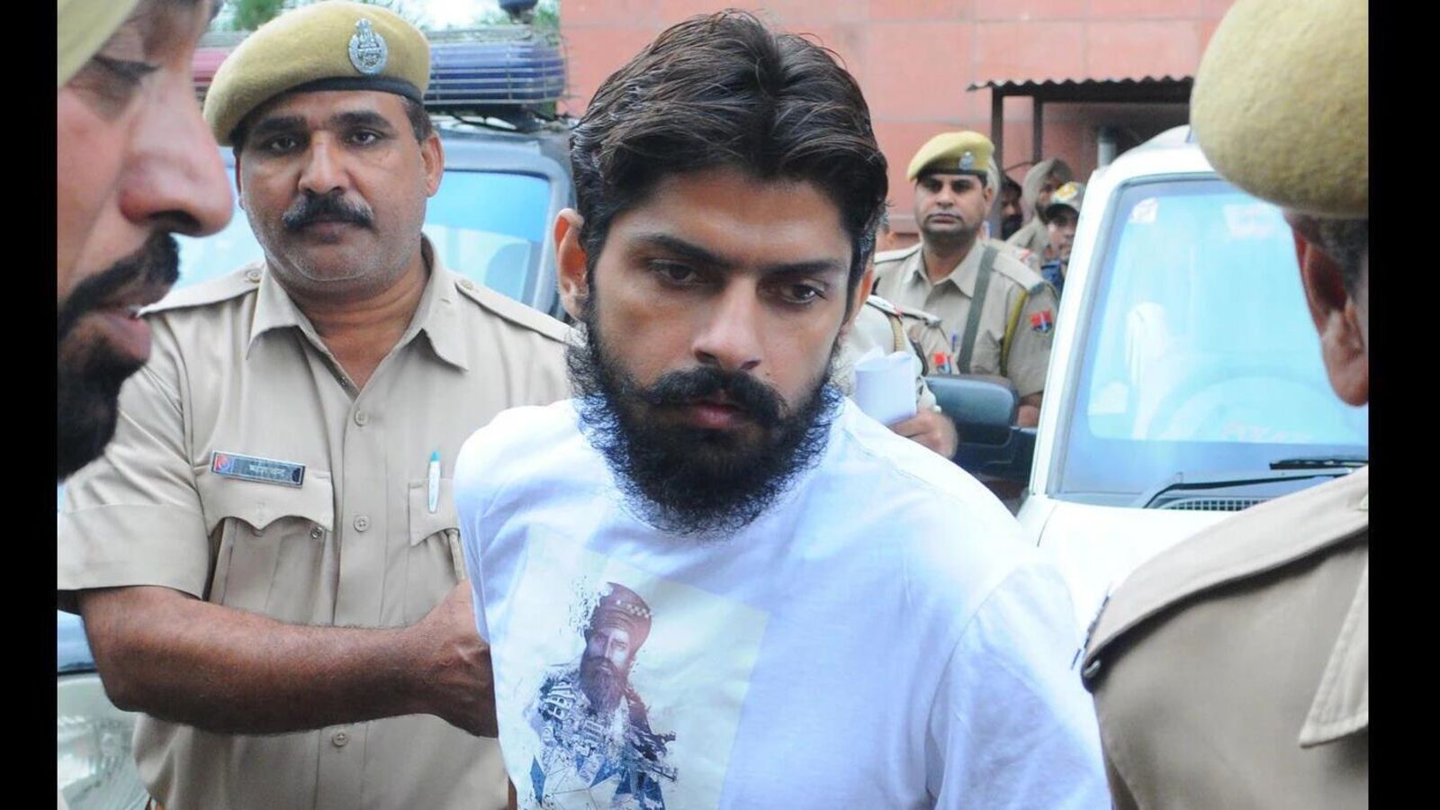 ಲಾರೆನ್ಸ್ ಬಿಷ್ಣೋಯ್ ಯಾರು? ಸಲ್ಮಾನ್‌ ಖಾನ್‌ ಮೇಲ್ಯಾಕೆ ಈ ಪರಿ ದ್ವೇಷ? ಬಿಷ್ಣೋಯ್ ಗ್ಯಾಂಗ್‌ ಲೀಡರ್‌ನ ಕರಾಳ ಚರಿತ್ರೆ