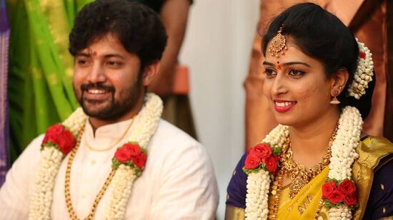 ಸಿಂಧೂರ ಎಂಬುವವರ ಜತೆಗೆ ಕೆಲ ವರ್ಷಗಳ ಹಿಂದೆ ವೈವಾಹಿಕ ಜೀವನಕ್ಕೂ ಕಾಲಿರಿಸಿರುವ ಅರ್ಜುನ್ಗೆ 2023ರಲ್ಲಿಯೇ ಮಗುವನ್ನು ಬರಮಾಡಿಕೊಂಡಿದ್ದಾರೆ. ಸಿಂಧೂರ ಎಂಬುವವರ ಜತೆಗೆ ಕೆಲ ವರ್ಷಗಳ ಹಿಂದೆ ವೈವಾಹಿಕ ಜೀವನಕ್ಕೂ ಕಾಲಿರಿಸಿರುವ ಅರ್ಜುನ್ಗೆ 2023ರಲ್ಲಿಯೇ ಮಗುವನ್ನು ಬರಮಾಡಿಕೊಂಡಿದ್ದಾರೆ. 