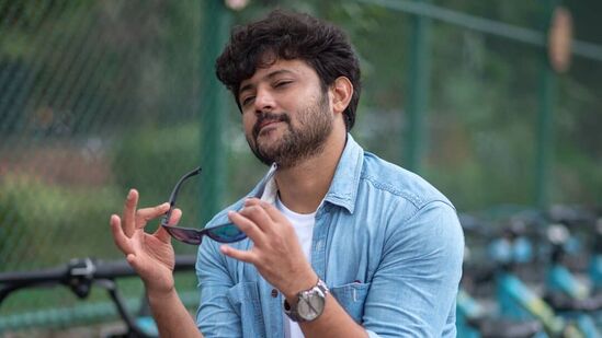 ಕಿರುತೆರೆ ಮಾತ್ರವಲ್ಲದೆ, ಅಮರಾವತಿ ಸಿನಿಮಾದಲ್ಲಿ ಅಸಿಸ್ಟಂಟ್ ಡೈರೆಕ್ಟರ್ ಆಗಿದ್ದ ಅರ್ಜುನ್, ಶುದ್ಧಿ ಚಿತ್ರದಲ್ಲಿ ಪ್ರಮುಖ ಪಾತ್ರದಲ್ಲಿ ನಟಿಸಿದ್ದರು. ಕೆಜಿಎಫ್ 2 ಚಿತ್ರದಲ್ಲಿ ಸಿಬಿಐ ಆಫೀಸರ್ ಆಗಿದ್ದರು. ಸದ್ಯ ಕಿಚ್ಚ ಸುದೀಪ್ ಅವರ ಮ್ಯಾಕ್ಸ್ ಚಿತ್ರದಲ್ಲಿಯೂ ಪ್ರಮುಖ ಪಾತ್ರದಲ್ಲಿ ನಟಿಸಿದ್ದಾರೆ. ಕಿರುತೆರೆ ಮಾತ್ರವಲ್ಲದೆ, ಅಮರಾವತಿ ಸಿನಿಮಾದಲ್ಲಿ ಅಸಿಸ್ಟಂಟ್ ಡೈರೆಕ್ಟರ್ ಆಗಿದ್ದ ಅರ್ಜುನ್, ಶುದ್ಧಿ ಚಿತ್ರದಲ್ಲಿ ಪ್ರಮುಖ ಪಾತ್ರದಲ್ಲಿ ನಟಿಸಿದ್ದರು. ಕೆಜಿಎಫ್ 2 ಚಿತ್ರದಲ್ಲಿ ಸಿಬಿಐ ಆಫೀಸರ್ ಆಗಿದ್ದರು. ಸದ್ಯ ಕಿಚ್ಚ ಸುದೀಪ್ ಅವರ ಮ್ಯಾಕ್ಸ್ ಚಿತ್ರದಲ್ಲಿಯೂ ಪ್ರಮುಖ ಪಾತ್ರದಲ್ಲಿ ನಟಿಸಿದ್ದಾರೆ.