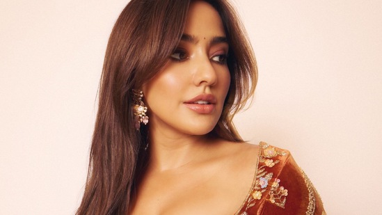 ನಾನು ಎಲ್ಲೇ ಇದ್ದರೂ ದೀಪಗಳನ್ನು ಬೆಳಗುತ್ತೇನೆ ಎಂದು ಹೇಳಿದ್ದಾರೆ. ಈ ವರ್ಷ ತನ್ನ ಸಹೋದರಿ ಜೊತೆ ದೀಪಾವಳಿ ಆಚರಿಸುತ್ತೇನೆ ಎಂದಿದ್ದಾರೆ.