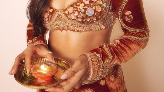 ಅವರು ಈಗಷ್ಟೇ ದೆಹಲಿಯಲ್ಲಿ ರೆಸ್ಟೋರೆಂಟ್ ಅನ್ನು ಪ್ರಾರಂಭಿಸಿದ್ದಾರೆ. ಈವೆಂಟ್‌ಗಾಗಿ ಯುರೋಪ್‌ಗೆ ಹೋಗುತ್ತಿದ್ದಾರೆ. ಆದರೂ ನಾನು ದೀಪಾವಳಿ ಆಚರಿಸುತ್ತೇನೆ ಎಂದಿದ್ದಾರೆ.&nbsp;