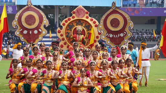 ಕನ್ನಡಾಂಬೆಯ ನೃತ್ಯ ರೂಪಕ ಪ್ರದರ್ಶಿಸಿದ ನೃತ್ಯ ತಂಡ