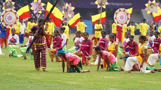 ಕರ್ನಾಟಕ ರಾಜ್ಯೋತ್ಸವ ಕಾರ್ಯಕ್ರಮದಲ್ಲಿ ಚಿತ್ರದುರ್ಗದ ಒನೆಕ ಓಬವ್ವನ ಕಥೆಯ ನೃತ್ಯ ರೂಪಕ ಹೀಗಿತ್ತು