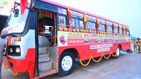 ಇದು ಶಿವಮೊಗ್ಗ ಜಿಲ್ಲೆಯಲ್ಲಿ ಸಂಚರಿಸುವ ಕನ್ನಡ ರಥ. ಸತತ ಇಪ್ಪತ್ತು ವರ್ಷಗಳಿಂದ ಕನ್ನಡ ಪ್ರೇಮಿ ನಟರಾಜ್‌ ಅವರು ರೂಪಿಸುತ್ತಿರುವ ಬಸ್‌ ಹೀಗಿದೆ.