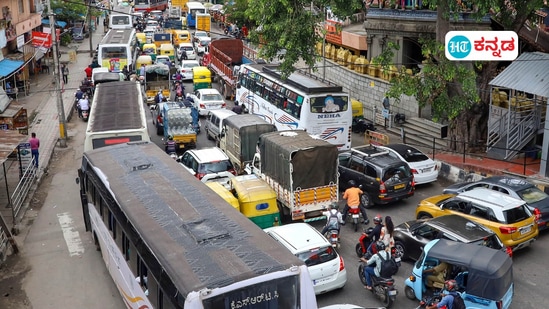 ಬೆಂಗಳೂರು ಟ್ರಾಫಿಕ್‌ ನಿರ್ವಹಣೆಗೆ ಅಸ್ತ್ರಂ ಬಲ ತುಂಬಲಿದೆ. ಈ ಹೊಸ ಸೂಪರ್ ಆಪ್‌ ಸಾರ್ವಜನಿಕ ಬಳಕೆಗೂ ಸಿಗಲಿದೆ ಎಂದು ವರದಿ ಹೇಳಿದೆ. (ಸಾಂಕೇತಿಕ ಚಿತ್ರ)