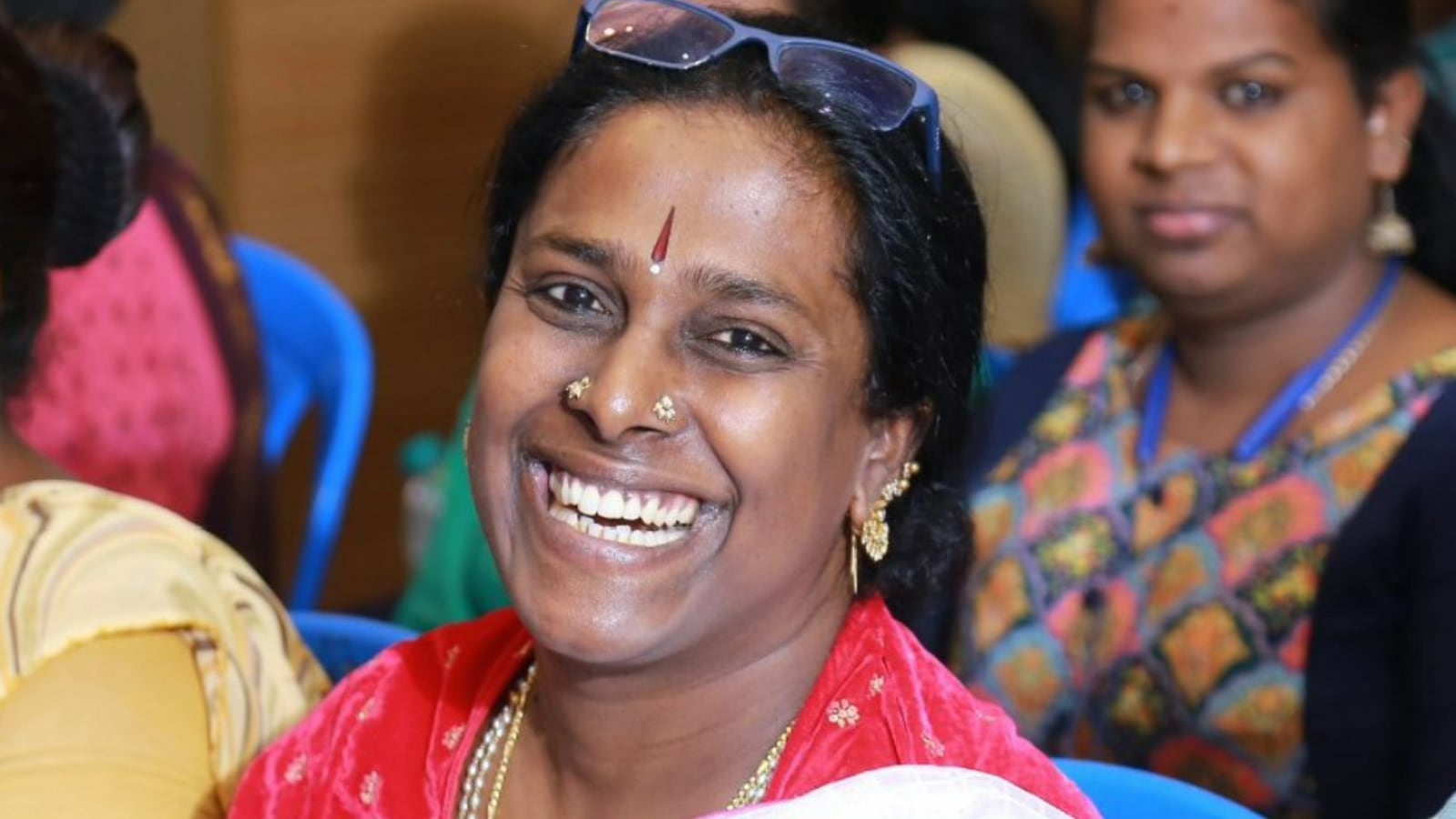 ಭಾರತದಲ್ಲಿ ಇದೇ ಮೊದಲು, ತೃತೀಯ ಲಿಂಗಿ ತಾಯಿ ಅಕ್ಕೈ ಪದ್ಮಶಾಲಿ ಹೆಸರಿನೊಂದಿಗೆ ಪಾಸ್‌ಪೋರ್ಟ್‌ ಪಡೆದ ಬೆಂಗಳೂರು ಹುಡುಗ ಅವಿನ್‌