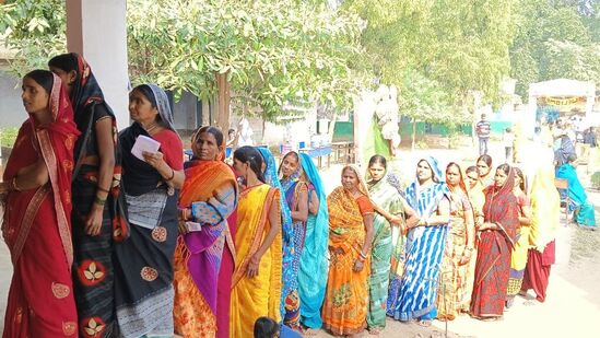 ಜಾರ್ಖಂಡ್‌ನ ನಗರ ಪ್ರದೇಶದ ಹಲವು ಕಡೆಗಳಲ್ಲಿ ಮಹಿಳೆಯರು ಉತ್ಸಾಹದಿಂದ ಮತದಾನ ಮಾಡಲು ಸರದಿ ಸಾಲಿನಲ್ಲಿ ನಿಂತಿದ್ದರು.