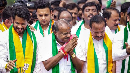ಸೋಲನ್ನು ಒಪ್ಪಿಕೊಳ್ಳುವೆ, ಹಾಗಂತ ಹಿಂದೆ ಸರಿಯೋದಿಲ್ಲ; ನಿಖಿಲ್ ಕುಮಾರಸ್ವಾಮಿ ಸೋಲನ್ನು ಒಪ್ಪಿಕೊಳ್ಳುವೆ, ಹಾಗಂತ ಹಿಂದೆ ಸರಿಯೋದಿಲ್ಲ; ನಿಖಿಲ್ ಕುಮಾರಸ್ವಾಮಿ