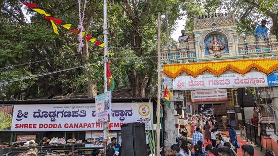 ಬೆಂಗಳೂರಿನ ಬಸವನಗುಡಿಯಲ್ಲಿ ಜಾತ್ರೆಗೆ ಅಣಿಯಾಗಿರುವ ದೊಡ್ಡ ಗಣಪತಿ ದೇಗುಲದ ಹೋರಾವರಣದ ನೋಟ.&nbsp;