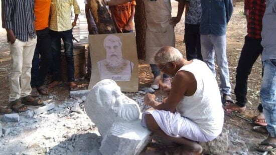 ಕರ್ನಾಟಕ ಶಿಲ್ಪ ಕಲಾ ಅಕಾಡೆಮಿಯು ವಾರ್ಷಿಕ ಪ್ರಶಸ್ತಿ ಹಾಗೂ ಶಿಲ್ಪಶ್ರೀ ಪ್ರಶಸ್ತಿಗೆ ಕರ್ನಾಟಕದ ಹಿರಿಯ ಕಲಾವಿದರನ್ನು ಆಯ್ಕೆ ಮಾಡಿದೆ.