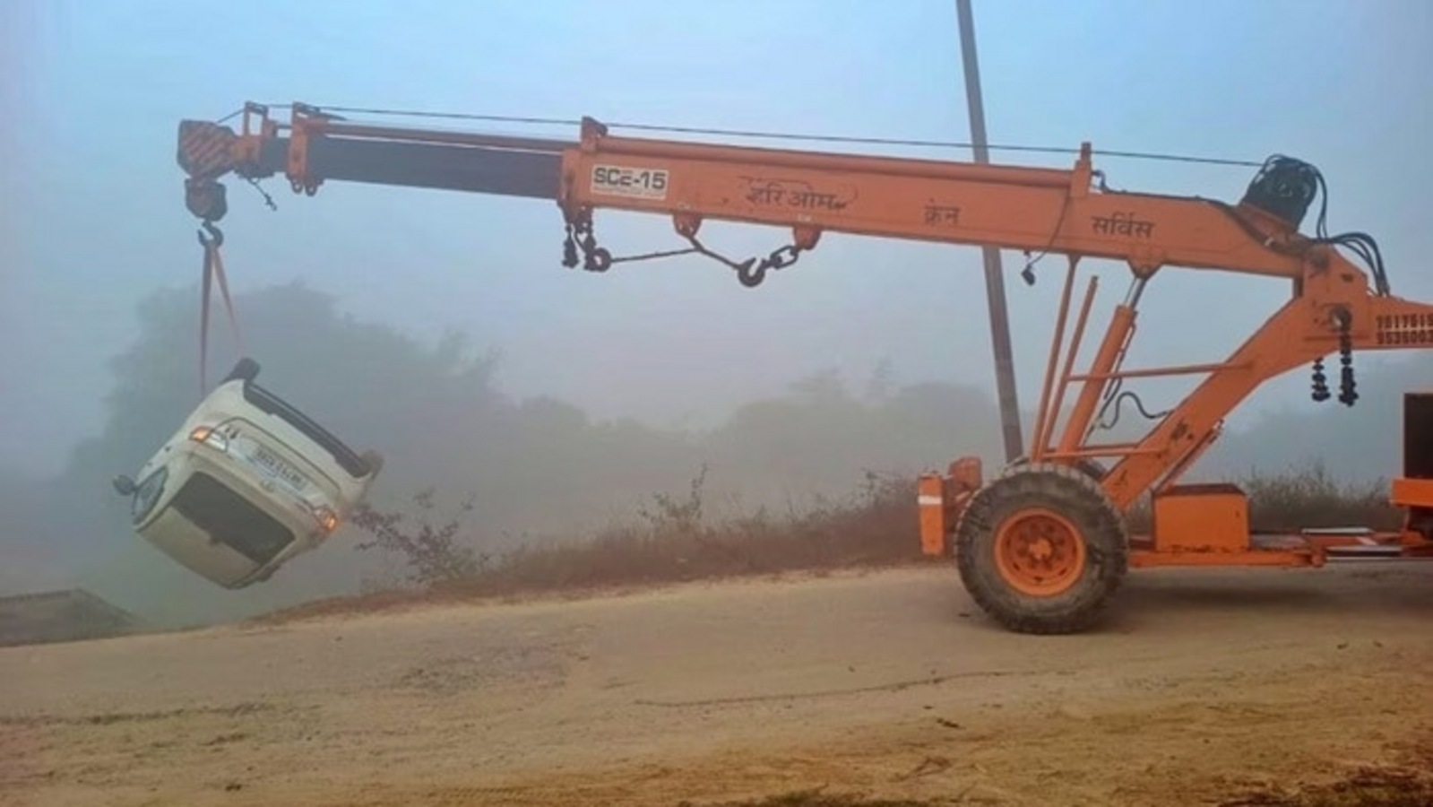 ಗೂಗಲ್‌ ಮ್ಯಾಪ್‌ ತೋರಿಸಿದ ದಾರಿ ನಂಬಿ ಕಣಿವೆಗೆ ಬಿದ್ದ ಟಾಟಾ ಟಿಗೋರ್‌ ಕಾರು; ಮಧ್ಯಪ್ರದೇಶದಲ್ಲಿ ನಡೆದ ಘಟನೆಯ ವಿವರ