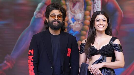 ಈ ಚಿತ್ರಕ್ಕಾಗಿ ನಟ ಅಲ್ಲು ಅರ್ಜುನ್ ದಾಖಲೆಯ 300 ಕೋಟಿ ರೂ ಸಂಭಾವನೆ ಪಡೆದಿದ್ದಾರೆ. ರಶ್ಮಿಕಾ ಮಂದಣ್ಣ 10 ಕೋಟಿ ಸಂಬಳ ಪಡೆದಿದ್ದಾರೆ. ಈ ಚಿತ್ರಕ್ಕಾಗಿ ನಟ ಅಲ್ಲು ಅರ್ಜುನ್ ದಾಖಲೆಯ 300 ಕೋಟಿ ರೂ ಸಂಭಾವನೆ ಪಡೆದಿದ್ದಾರೆ. ರಶ್ಮಿಕಾ ಮಂದಣ್ಣ 10 ಕೋಟಿ ಸಂಬಳ ಪಡೆದಿದ್ದಾರೆ. 