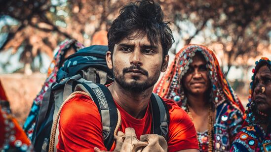 ಮಯೂರೆಶ್ ಅಧಿಕಾರಿ ಹೃದಯಸ್ಪರ್ಶಿ ಸಂಗೀತವನ್ನು ಸಂಯೋಜಿಸಿದ್ದಾರೆ. ಮನು ಶೆಡಗಾರ್ ಸಂಕಲನ ಚಿತ್ರಕ್ಕಿದೆ. ಕುಲದೀಪ್ ಕಾರಿಯಪ್ಪ ಅವರು ಬರೆದ ಕಥೆ ಮತ್ತು ಚಿತ್ರಕಥೆಗೆ ಅವರೊಂದಿಗೆ ಸಾಯಿ ಶ್ರೀನಿಧಿ, ಪ್ರಜ್ವಲ್ ರಾಜ್, ಮತ್ತು ಸುನಿಲ್ ವೆಂಕಟೇಶ್ ಸಂಭಾಷಣೆ ಬರೆದಿದ್ದಾರೆ. ಮಯೂರೆಶ್ ಅಧಿಕಾರಿ ಹೃದಯಸ್ಪರ್ಶಿ ಸಂಗೀತವನ್ನು ಸಂಯೋಜಿಸಿದ್ದಾರೆ. ಮನು ಶೆಡಗಾರ್ ಸಂಕಲನ ಚಿತ್ರಕ್ಕಿದೆ. ಕುಲದೀಪ್ ಕಾರಿಯಪ್ಪ ಅವರು ಬರೆದ ಕಥೆ ಮತ್ತು ಚಿತ್ರಕಥೆಗೆ ಅವರೊಂದಿಗೆ ಸಾಯಿ ಶ್ರೀನಿಧಿ, ಪ್ರಜ್ವಲ್ ರಾಜ್, ಮತ್ತು ಸುನಿಲ್ ವೆಂಕಟೇಶ್ ಸಂಭಾಷಣೆ ಬರೆದಿದ್ದಾರೆ. 