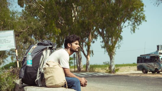 ಹೊಯ್ಸಳ, ಕ್ಷೇತ್ರಪತಿ ಮತ್ತು ಸಲಾರ್ ಸಿನಿಮಾಗಳಲ್ಲಿ ರಗಡ್ ಹಾಗೂ ಇಂಟೆನ್ಸ್ ಪಾತ್ರಗಳ ಮೂಲಕ ಎಲ್ಲರ ಗಮನಸೆಳೆದಿದ್ದ ನವೀನ್ ಶಂಕರ್, ಈ ಸಿನಿಮಾದಲ್ಲಿ ವಿಭಿನ್ನವಾಗಿ ಕಾಣಿಸಲಿದ್ದಾರೆ. ಹೊಯ್ಸಳ, ಕ್ಷೇತ್ರಪತಿ ಮತ್ತು ಸಲಾರ್ ಸಿನಿಮಾಗಳಲ್ಲಿ ರಗಡ್ ಹಾಗೂ ಇಂಟೆನ್ಸ್ ಪಾತ್ರಗಳ ಮೂಲಕ ಎಲ್ಲರ ಗಮನಸೆಳೆದಿದ್ದ ನವೀನ್ ಶಂಕರ್, ಈ ಸಿನಿಮಾದಲ್ಲಿ ವಿಭಿನ್ನವಾಗಿ ಕಾಣಿಸಲಿದ್ದಾರೆ. 