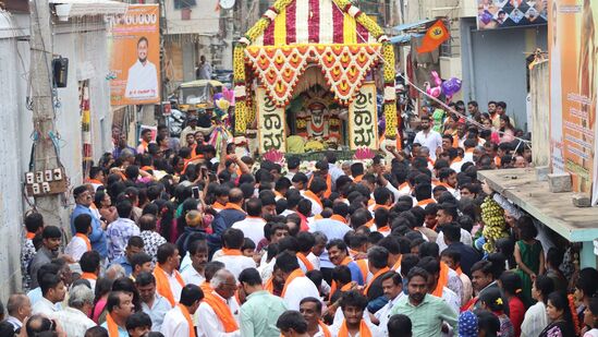 ಬೆಂಗಳೂರಿನ ಅರಕೆರೆಯ ಶ್ರೀ ವೀರಾಂಜನೇಯ ಸ್ವಾಮಿ ದೇವಸ್ಥಾನದಲ್ಲಿ ಹನುಮ ಜಯಂತಿ ಪ್ರಯುಕ್ತ ಆಯೋಜಿಸಿದ್ದ ರಥೋತ್ಸವಕ್ಕೆ ಚಾಲನೆ ನೀಡಿ,ಭಕ್ತಾದಿಗಳಿಗೆ ಅನ್ನಸಂತರ್ಪಣೆಯನ್ನು ನೇರವೆರಿಸಲಾಯಿತು.́́