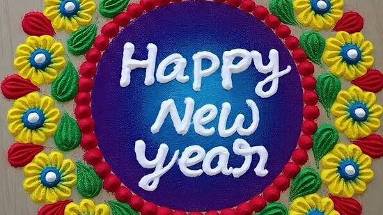 ಹಳದಿ, ಹಸಿರು, ಕೆಂಪು ಹಾಗೂ ನೀಲಿ ಬಣ್ಣಗಳನ್ನು ಬಳಸಿ ಬಿಡಿಸಲಾದ ರಂಗೋಲಿ ಬಹಳ ಆಕರ್ಷಕವಾಗಿದೆ, ನೀವೂ ಟ್ರೈ ಮಾಡಿ.