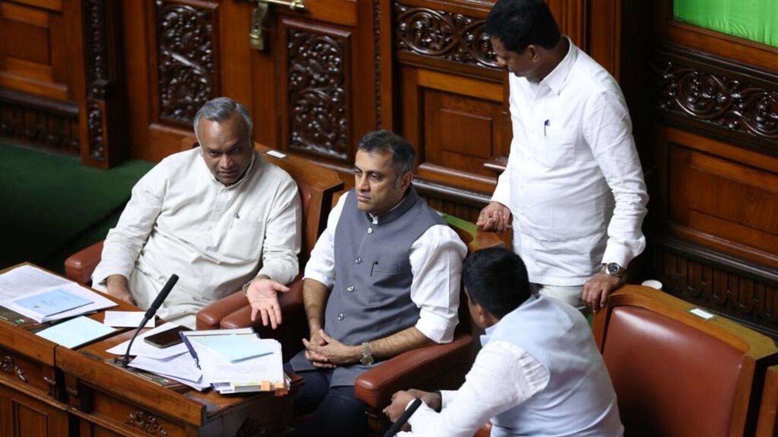 ಕರ್ನಾಟಕದಲ್ಲಿ ಶಾಸಕರ ವೇತನ, ಭತ್ಯೆ ಮತ್ತೆ ಹೆಚ್ಚಳ ಬೇಡಿಕೆ, ಈಗ ಶಾಸಕರಿಗೆ ಪ್ರತಿ ತಿಂಗಳು ಸಿಗುವ ವೇತನ ಎಷ್ಟು?