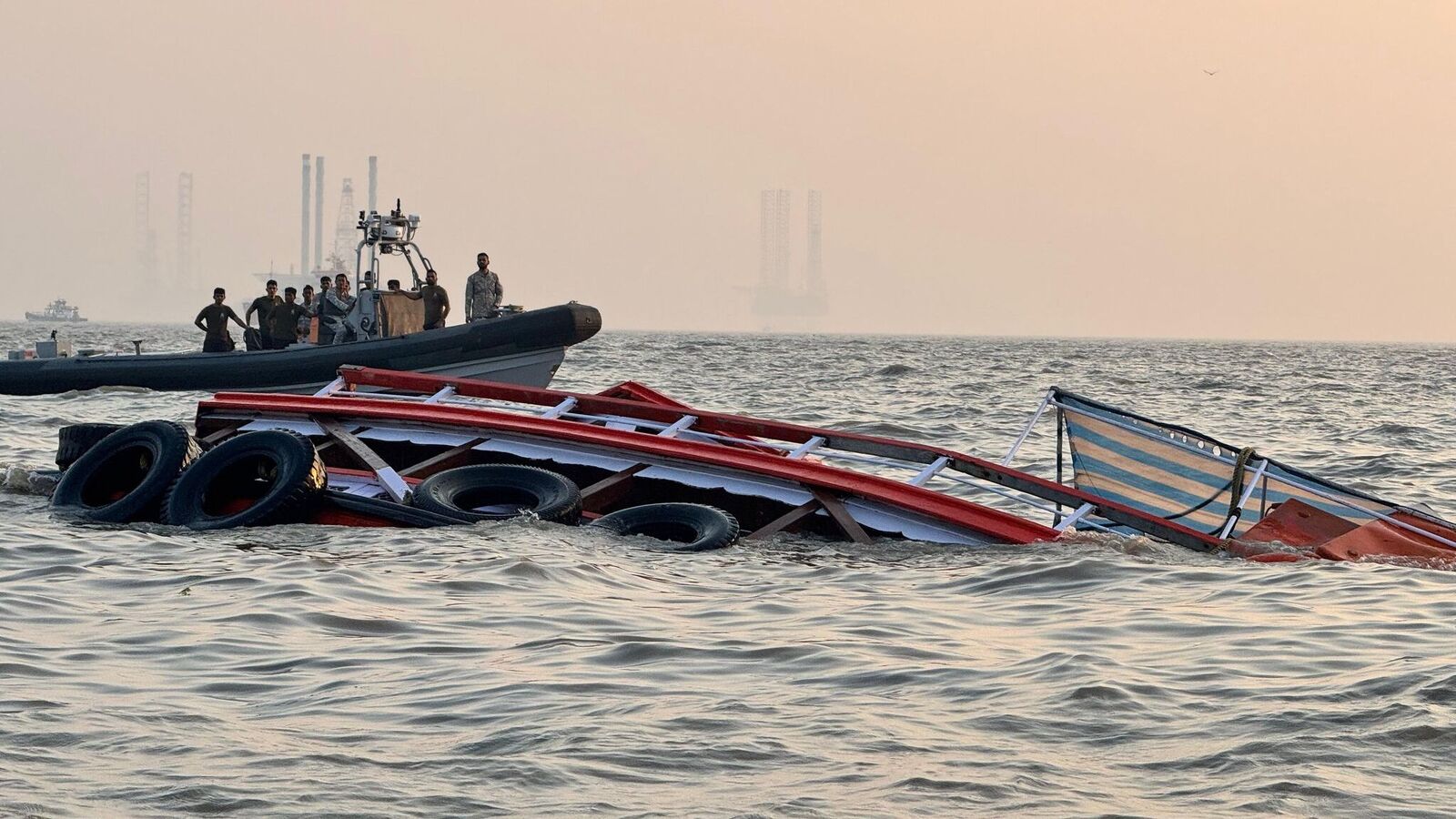 ಮುಂಬೈ ಬಳಿ ನೌಕಾಪಡೆಯ ಸ್ಪೀಡ್‌ಬೋಟ್ ಪ್ರಯೋಗದ ವೇಳೆ ಮತ್ತೊಂದು ದೋಣಿಗೆ ಡಿಕ್ಕಿ; 13 ಮಂದಿ ದುರ್ಮರಣ, 94 ಮಂದಿ ರಕ್ಷಣೆ