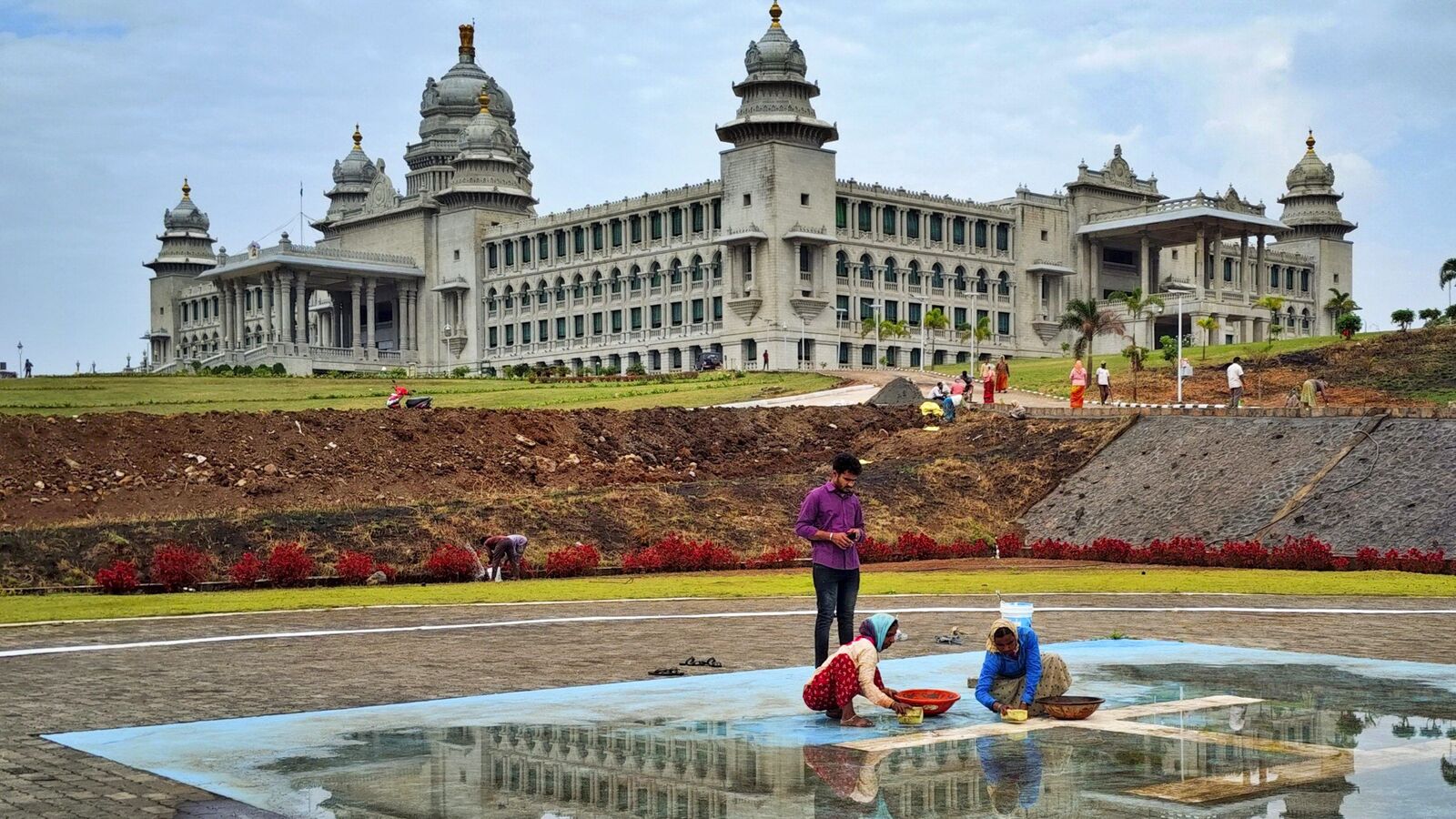 ಅವಾಚ್ಯ ಪದ ಬಳಕೆ ಆರೋಪ: ಗದ್ದಲ ಬೆನ್ನಲ್ಲೇ ಸುವರ್ಣ ಸೌಧದ ಗೇಟ್‌ಗಳು ಕ್ಲೋಸ್‌; ಸಿಟಿ ರವಿ ವಿರುದ್ಧ ಪ್ರತಿಭಟನೆ, ಪೊಲೀಸ್‌ ದೂರು