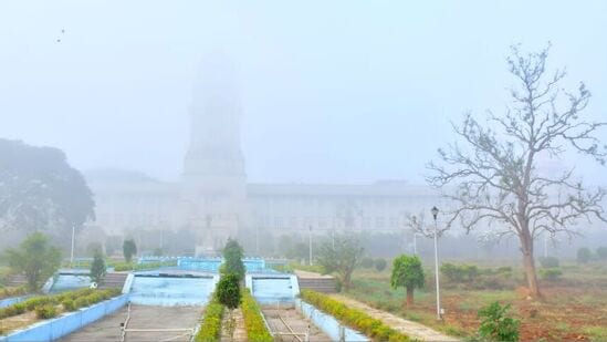 ಇಂತಹ ವಾತಾವರಣದಿಂದ ಧಾರವಾಡದ ನಾಗರಿಕರು ಕೊಂಚ ಪರಿಪಾಟಲು ಅನುಭವಿಸುವಂತಾಗಿದೆ.&nbsp;