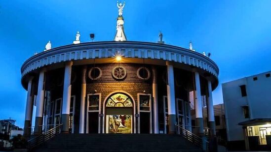 ಹುಬ್ಬಳ್ಳಿ ಕೇಶ್ವಾಪುರದಲ್ಲಿರುವ ಸೆಂಟ್ ಜೋಸೆಫ್ ಚರ್ಚ್ಗೆ ಆಧುನಿಕ ಸ್ಪರ್ಶ ನೀಡಲಾಗಿದೆ. ಹುಬ್ಬಳ್ಳಿ ಕೇಶ್ವಾಪುರದಲ್ಲಿರುವ ಸೆಂಟ್ ಜೋಸೆಫ್ ಚರ್ಚ್ಗೆ ಆಧುನಿಕ ಸ್ಪರ್ಶ ನೀಡಲಾಗಿದೆ.