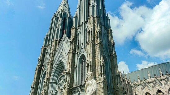 ಎರಡು ನೂರು ವರ್ಷದಷ್ಟು ಹಳೆಯಾದ, ಮೈಸೂರು ಮಹಾರಾಜರ ಕಾಲದಲ್ಲಿ ಹೊಸ ರೂಪ ಪಡೆದು ಪಾರಂಪರಿಕ ಮಹತ್ವ ಪಡೆದಿರುವ ಮೈಸೂರಿನ ಸೆಂಟ್ ಫಿಲೋಮಿನಾ ಚರ್ಚ್ ಎರಡು ನೂರು ವರ್ಷದಷ್ಟು ಹಳೆಯಾದ, ಮೈಸೂರು ಮಹಾರಾಜರ ಕಾಲದಲ್ಲಿ ಹೊಸ ರೂಪ ಪಡೆದು ಪಾರಂಪರಿಕ ಮಹತ್ವ ಪಡೆದಿರುವ ಮೈಸೂರಿನ ಸೆಂಟ್ ಫಿಲೋಮಿನಾ ಚರ್ಚ್