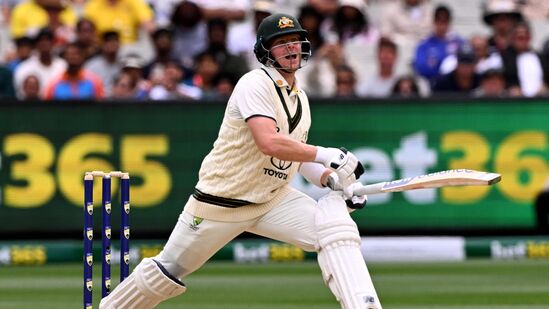 ಬಾರ್ಡರ್-ಗವಾಸ್ಕರ್ ಟ್ರೋಫಿ ಇತಿಹಾಸದಲ್ಲಿ ಅತಿ ಹೆಚ್ಚು ಶತಕಗಳನ್ನು ಬಾರಿಸಿದ ಸಾರ್ವಕಾಲಿಕ ದಾಖಲೆಯನ್ನು ಸ್ಟೀವ್ ಸ್ಮಿತ್ ಹೊಂದಿದ್ದಾರೆ. ಬಾರ್ಡರ್-ಗವಾಸ್ಕರ್ ಟ್ರೋಫಿಯಲ್ಲಿ ಅವರು ಈವರೆಗೆ ಒಟ್ಟು 10 ಶತಕಗಳನ್ನು ಗಳಿಸಿದ್ದಾರೆ. ಈ ವಿಷಯದಲ್ಲಿ ಸ್ಮಿತ್ ವಿರಾಟ್ ಕೊಹ್ಲಿ ಮತ್ತು ಸಚಿನ್ ತೆಂಡೂಲ್ಕರ್ ಅವರನ್ನು ಕೂಡಾ ಹಿಂದಿಕ್ಕಿದ್ದಾರೆ. ಬಾರ್ಡರ್-ಗವಾಸ್ಕರ್ ಟ್ರೋಫಿಯಲ್ಲಿ ಕೊಹ್ಲಿ ಮತ್ತು ಸಚಿನ್ ತಲಾ ಒಂಬತ್ತು ಶತಕಗಳನ್ನು ಗಳಿಸಿದ್ದಾರೆ.