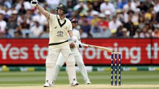 ಬಾಕ್ಸಿಂಗ್ ಡೇ ಟೆಸ್ಟ್‌ ಪಂದ್ಯದ ಮೊದಲ ಇನ್ನಿಂಗ್ಸ್‌ನಲ್ಲಿ ಸ್ಟೀವ್ ಸ್ಮಿತ್ 167 ಎಸೆತಗಳಲ್ಲಿ ಶತಕ ಬಾರಿಸಿದ್ದಾರೆ. ಇದು ಟೆಸ್ಟ್ ವೃತ್ತಿಜೀವನದಲ್ಲಿ ಸ್ಮಿತ್ ಅವರ 34ನೇ ಶತಕವಾಗಿದೆ. ಸ್ಮಿತ್ 113 ಟೆಸ್ಟ್ ಪಂದ್ಯಗಳ 201 ಇನ್ನಿಂಗ್ಸ್‌ಗಳಲ್ಲಿ ಈ ಸಾಧನೆ ಮಾಡಿದ್ದಾರೆ.